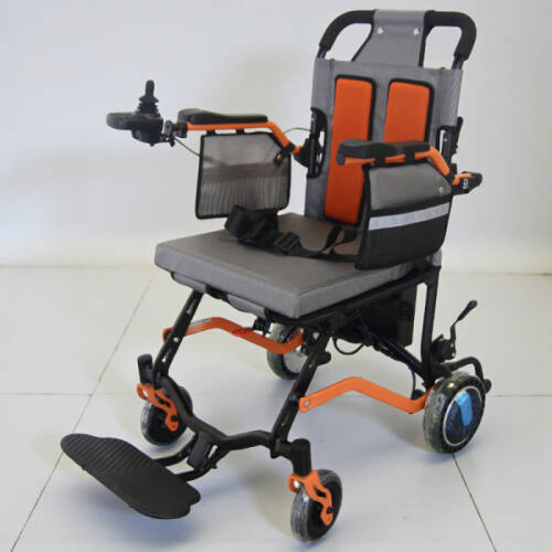 Poylin P204 Hafif Akülü Tekerlekli Sandalye - 1